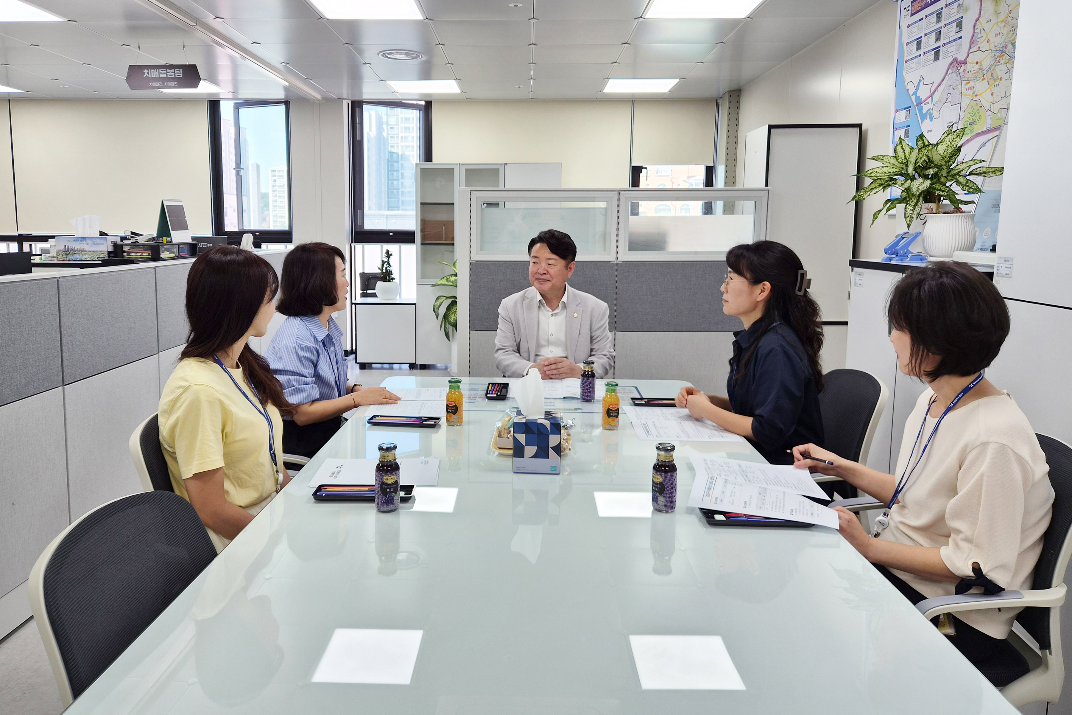 치매안심센터_방문_(1).jpg 이미지
