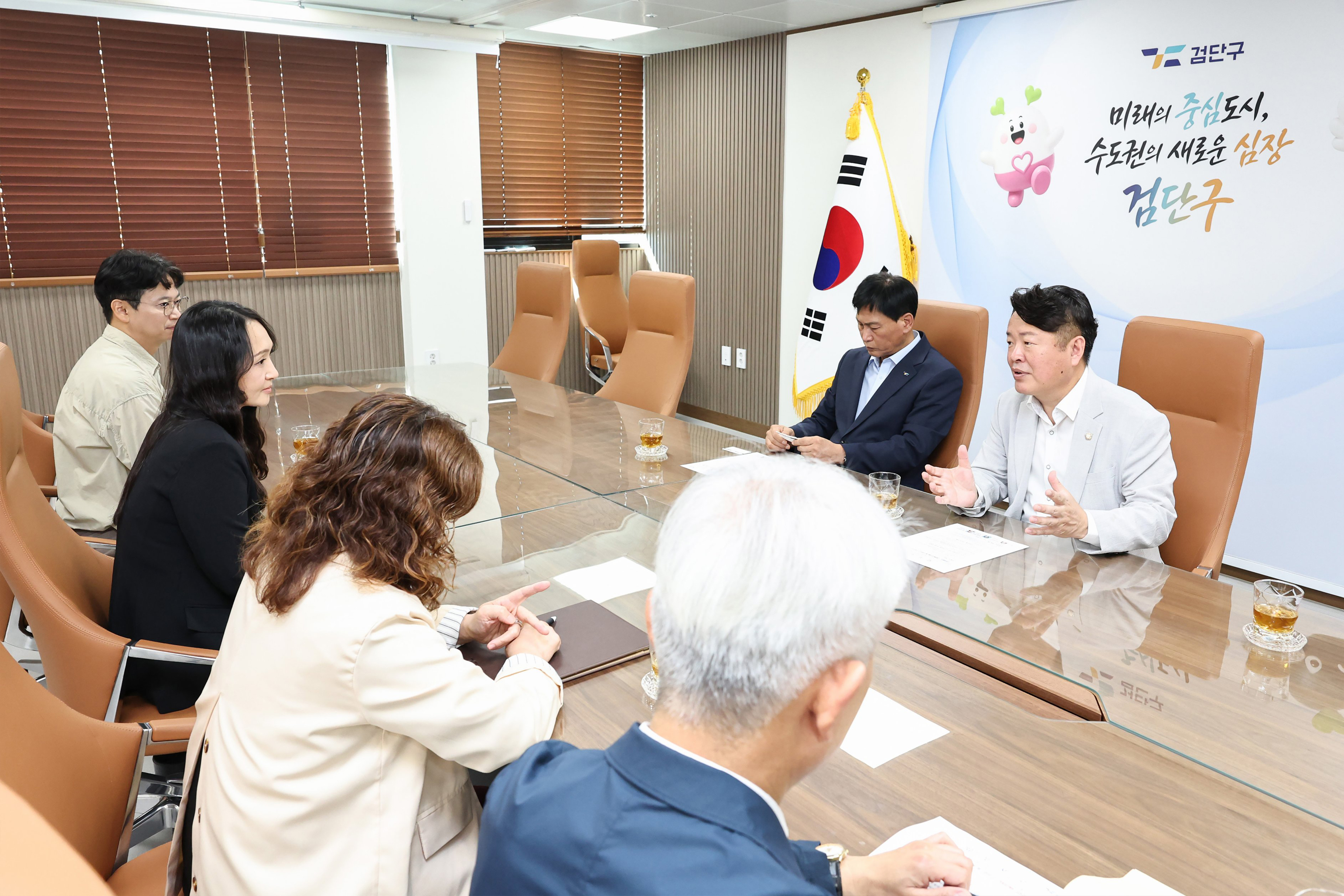 (주)정원엘피_후원물품_전달식_(3).jpg 이미지