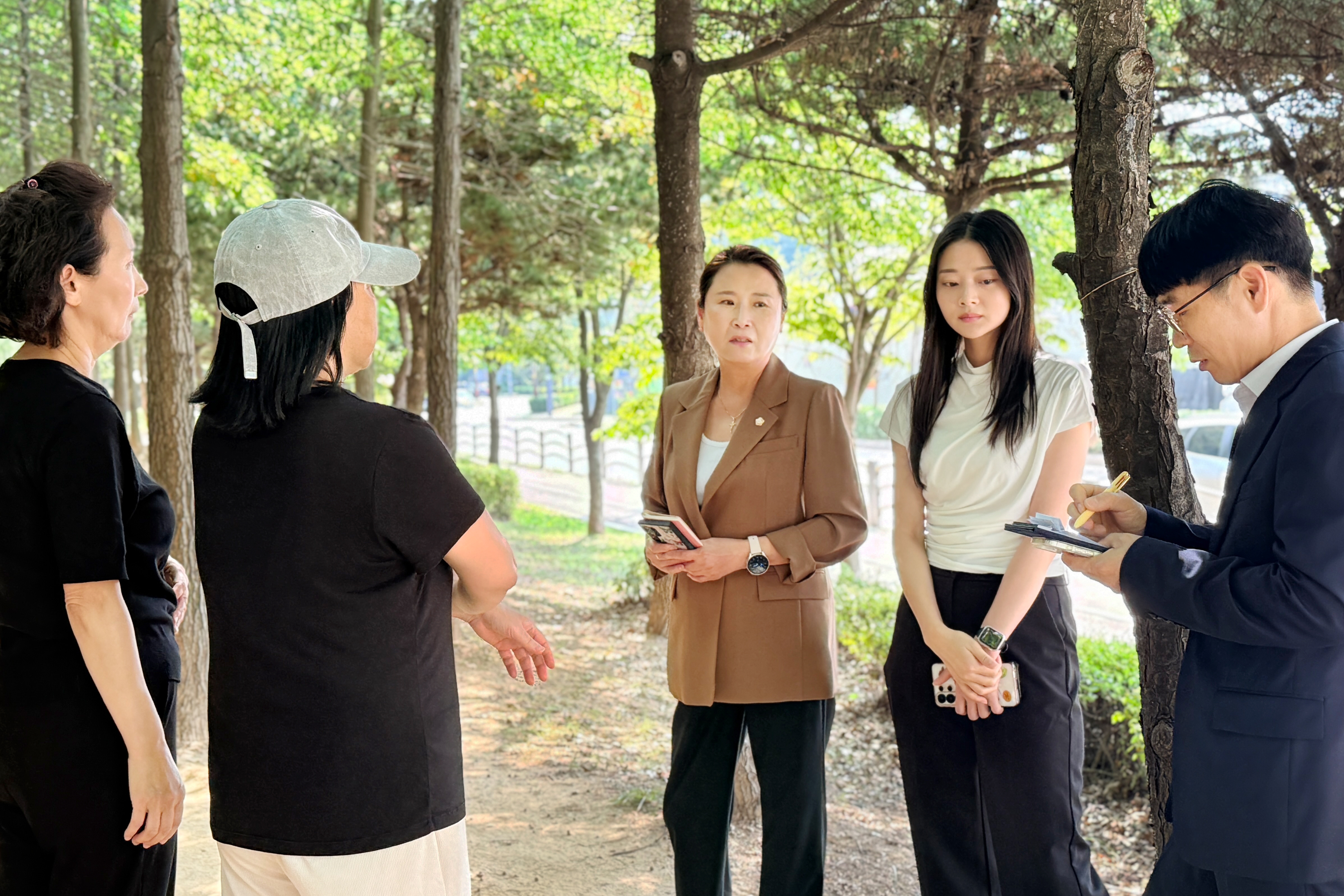 오류왕길동_맨발걷기산책로_및_횡단보도_등_민원현장_점검_(2).jpg 이미지